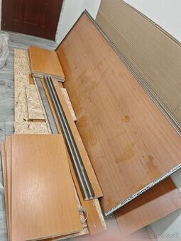 Darujem vstavanu skrinu