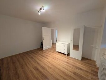 Na predaj kompletne prerobený 2-izbový tehlový byt v Komárne