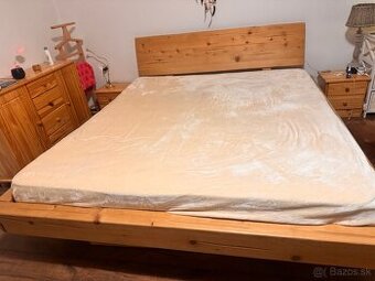 Predali masívnu posteľ aj s matracom