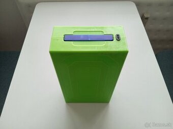 Skrinka na batériu.