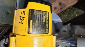 Pokosova pila Dewalt