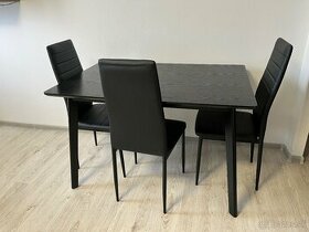 Jedálenský stôl so stoličkami