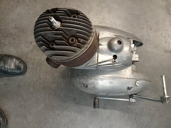 luxusné motory 250/353 a 353-ka 1 kývačka, kolena výfuku
