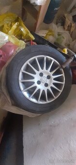 Predám elektróny na hondu civic r15.