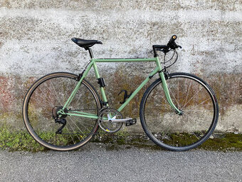 Peugeot oceľový hybrid