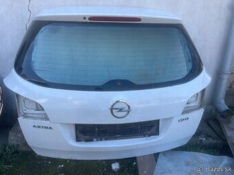 Kufor piate dvere Opel Astra J 2013 kufrove dveee