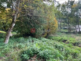 Na predaj stavebný pozemok 1.048m2 v Púchove časť Záskalie
