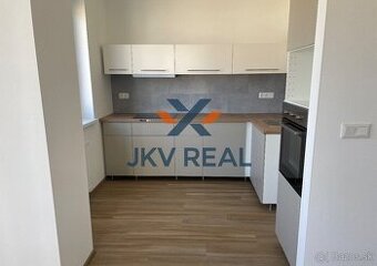 Krásny 2 izbový byt na Vinohradoch v Trenčíne s garážovým