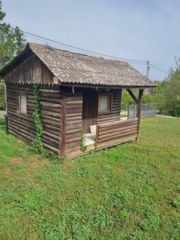 Darujem drevenú chatu