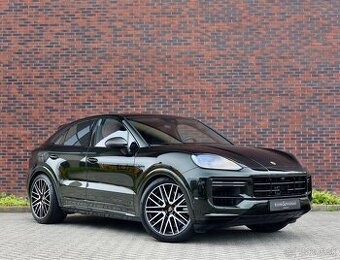 PORSCHE Cayenne Turbo 4.0 V8 E-Hybrid 740PS,