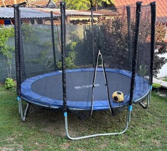 Trampolína a hojdačka
