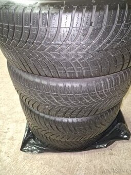 Goodyear VECTOR 4SEASONS 215/60 R17 100 H