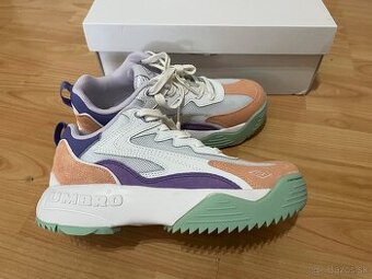 Predam nové tenisky značky Umbro