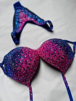 Súťažné plavky, topánky a doplnky