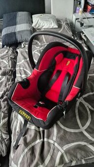Autosedačka Vajičko Ferrari