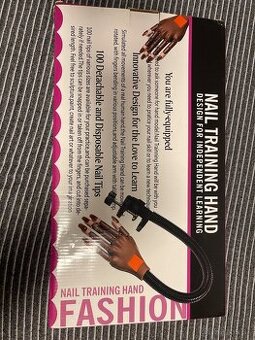 Ruka na modelovanie nechtov