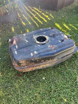 Suzuki Ignis nádrž