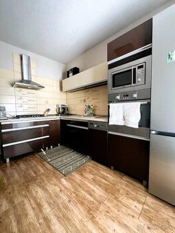 Pekný a veľký 3 izb. byt s loggiou, sídl.Vinohrady, Levice