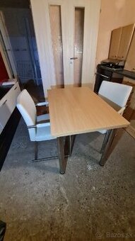 Predám kuchynský stôl a dve stoličky