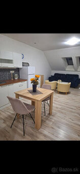 SEREĎ, centrum - 1izbový prenájom v centre