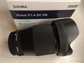 Sigma 16mm f1.4 (Fuji X)