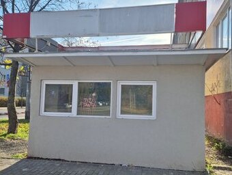 Pozemok so stánkom na predaj alebo prenájom, Martin