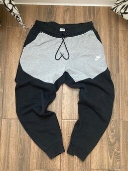 Nike Tech tepláky