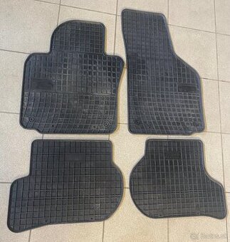 - - - 4ks gumené koberce / rohože Škoda Octavia 2 - - -