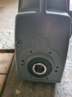 Predám prevodovaný el.motor 2,2kW 78ot/min.