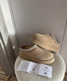 UGG Krémové