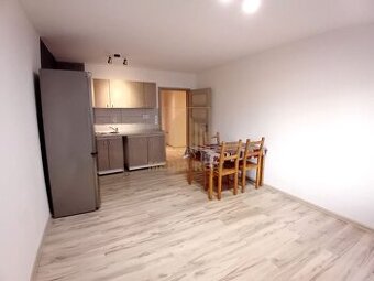 Prenájom pekný 2-izbový byt + balkón v tichom prostredí, Nov