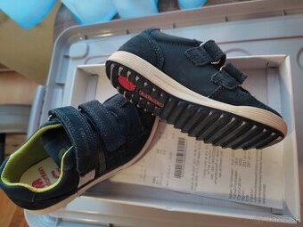 Kožené chlapčenské topánky.