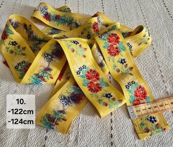 Stary kroj stuhy čepce zápästky