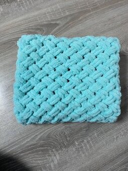 Háčkovaná svetlozelená deka z jemnej eco vlny