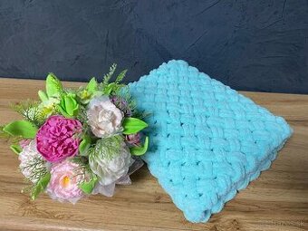 Háčkovaná svetlozelená deka z jemnej eco vlny