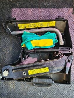 Zdvihák a výplň zadného priestoru Audi a6 c5, allroad