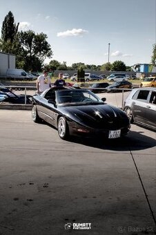 Rozpredám Pontiac firebird