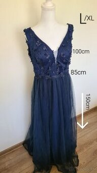 Tmavomodré spoločenské šaty