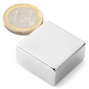 Neodymový magnet - kváder 30 × 30 × 15 mm, sila 35 kg