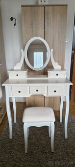 Kozmetický stolík vintage