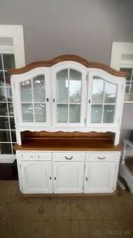 Starožitná presklená vitrína