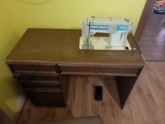 Šijací šliapaci stroj