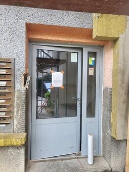 Predám hliníkové vchodové dvere s bočným svetlíkom