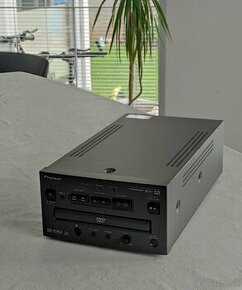 Predam profi CD/DVD player Pioneer V 73000