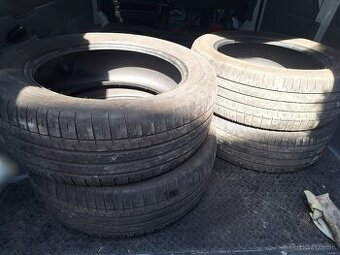 225/55R18