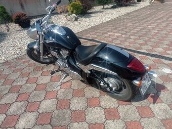 Suzuki intruder vz 800