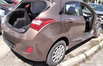 Hyundai i30 1.6 CRDI 2012 predám MOTOR D4FB, DVERE, BLATNÍK,