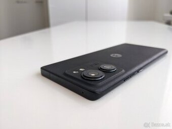 Motorola EDGE 40 --- 8 GB/256 GB