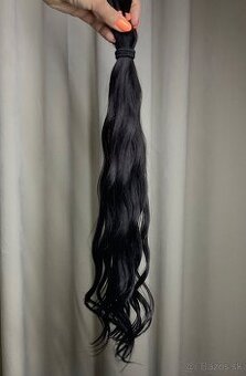 Predam vlnite kvalitne ludske vlasy, 121g, dlzka 55-56 cm