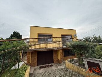 VÝBORNÁ LOKALITA Rodinný dom s garážou Dvory nad Žitavou